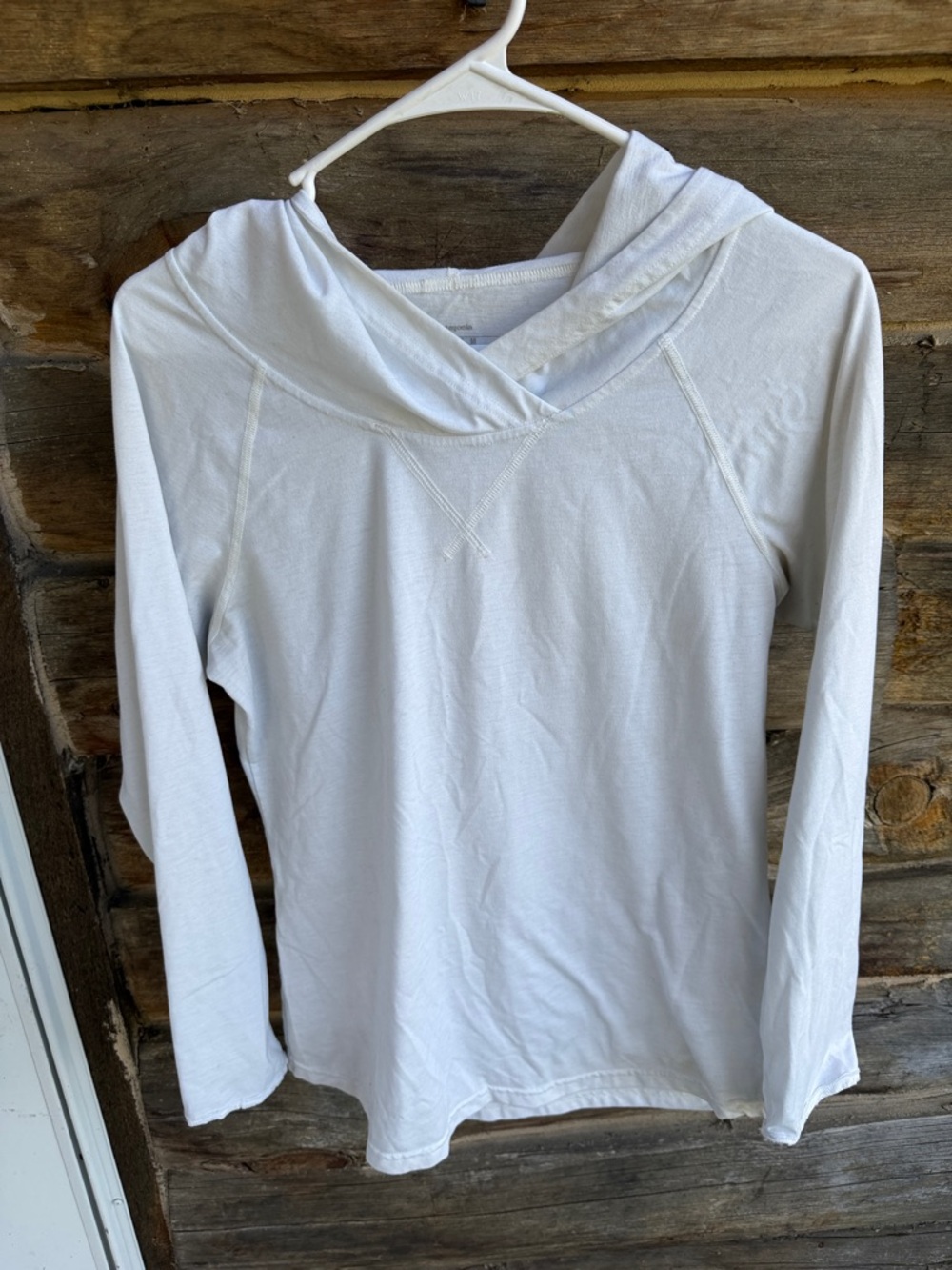 Patagonia White Women's Hooded Long-Sleeve Pullover